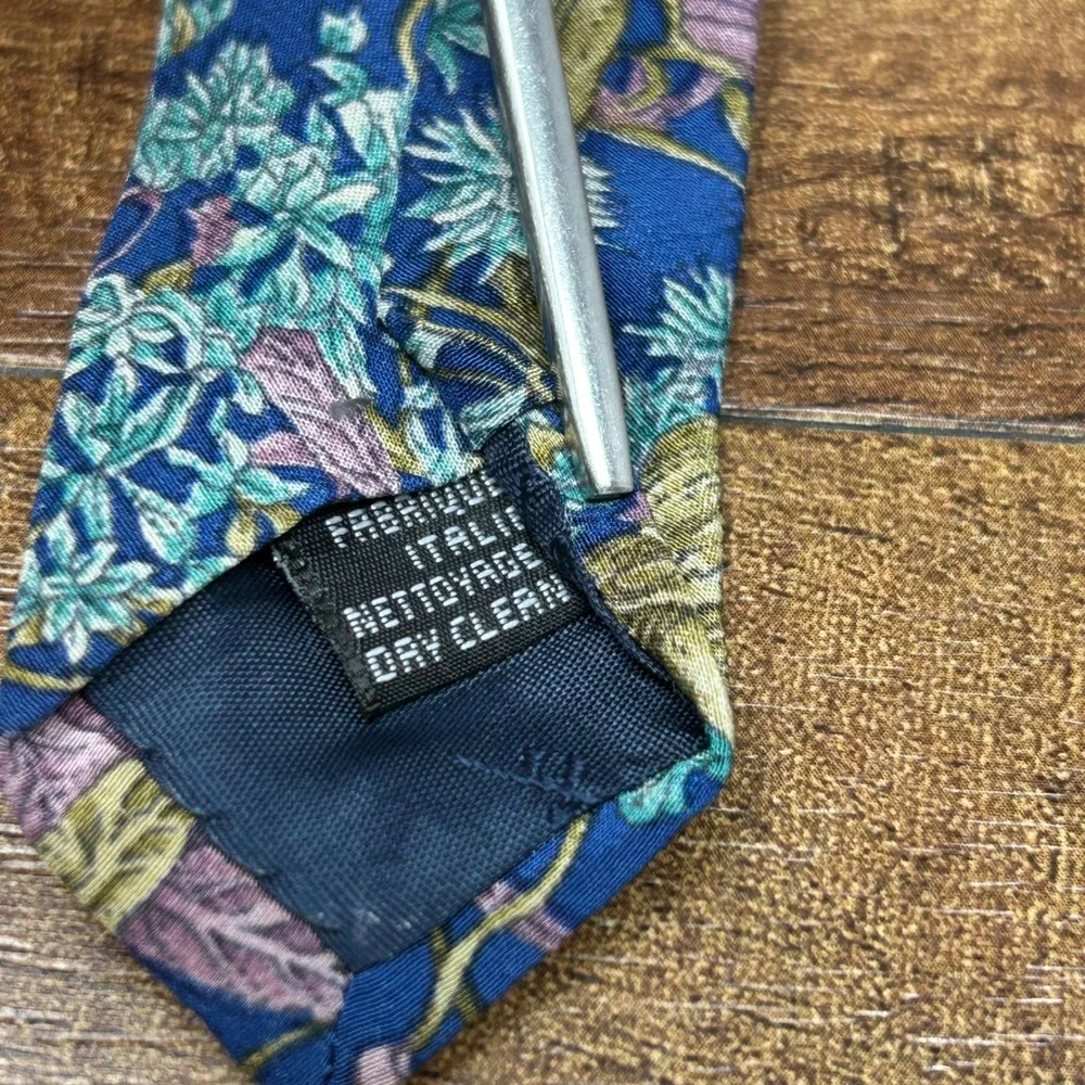 Tie Rack tie rack